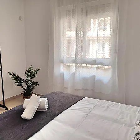Centrico Jardines De Vallellano Apartment *